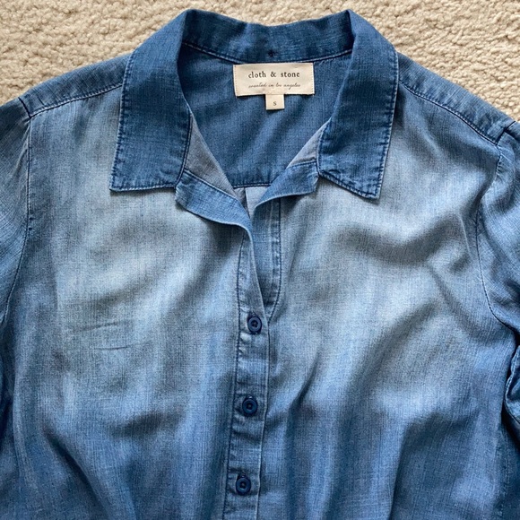 Cloth and Stone Chambray Tie Front Top - Picture 3 of 6